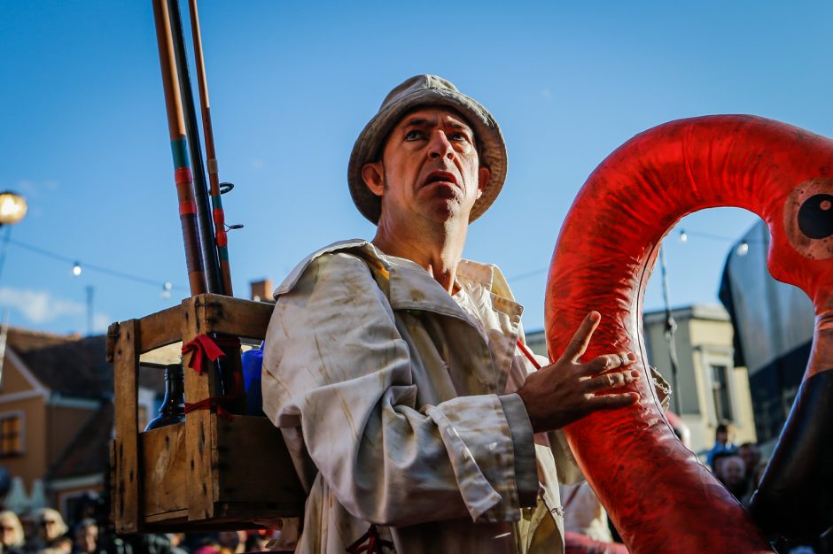 Teatro aikštę okupavo menininkai iš užsienio 