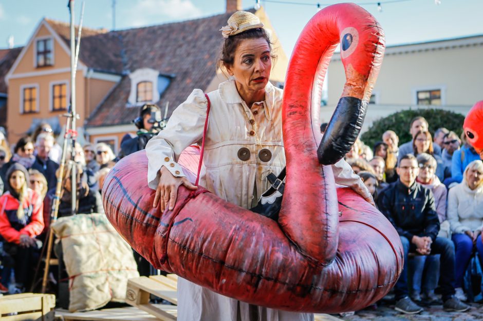 Teatro aikštę okupavo menininkai iš užsienio 