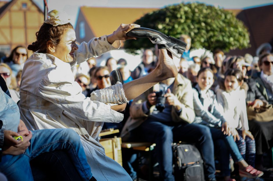 Teatro aikštę okupavo menininkai iš užsienio 