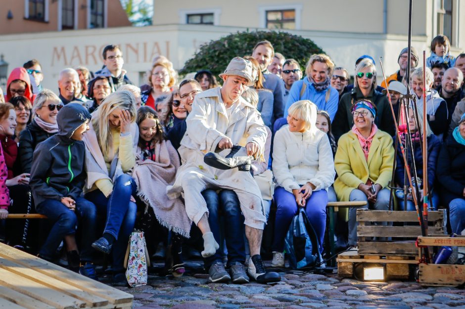 Teatro aikštę okupavo menininkai iš užsienio 