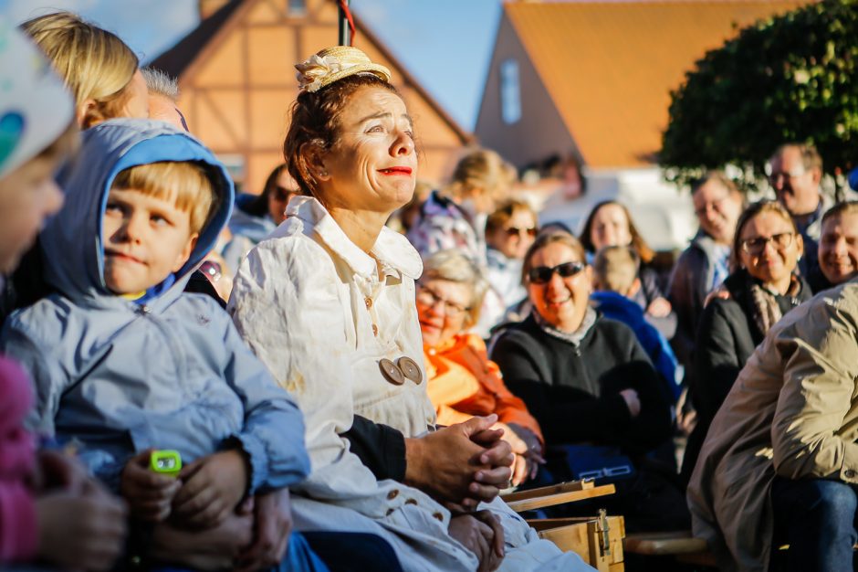 Teatro aikštę okupavo menininkai iš užsienio 