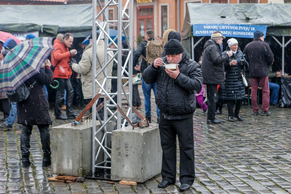 Prie Klaipėdos eglutės kvepėjo žuviene ir koše