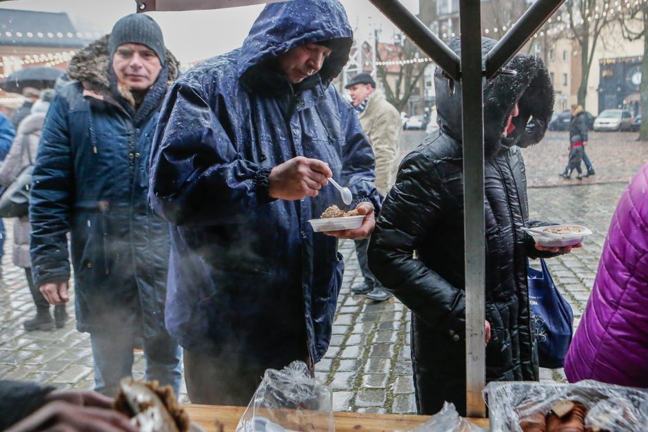 Prie Klaipėdos eglutės kvepėjo žuviene ir koše