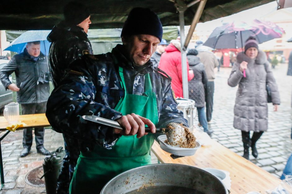 Prie Klaipėdos eglutės kvepėjo žuviene ir koše