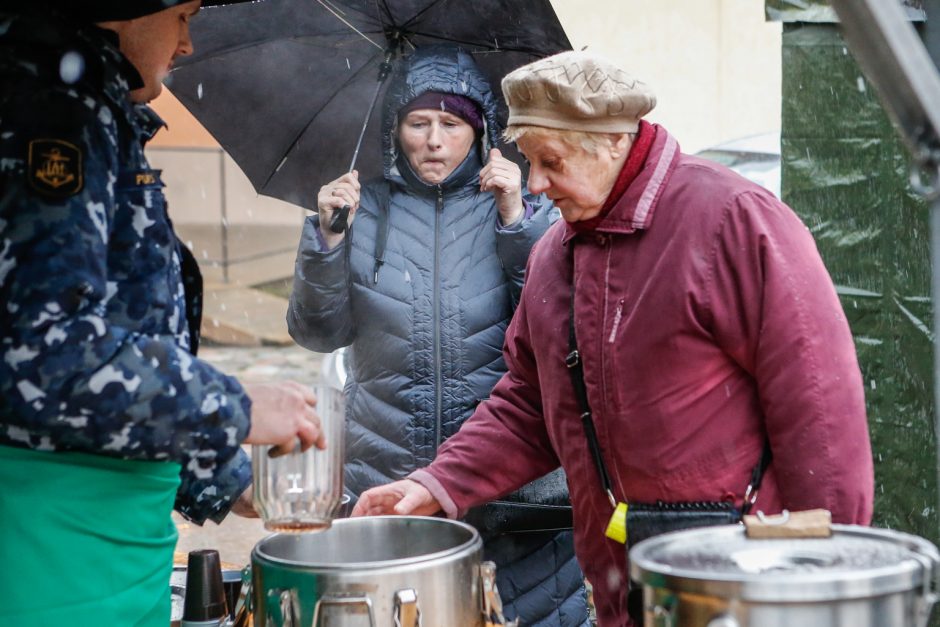 Prie Klaipėdos eglutės kvepėjo žuviene ir koše