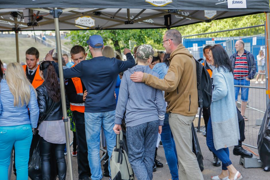 SEL sudrebino Klaipėdą: suplūdo minios gerbėjų