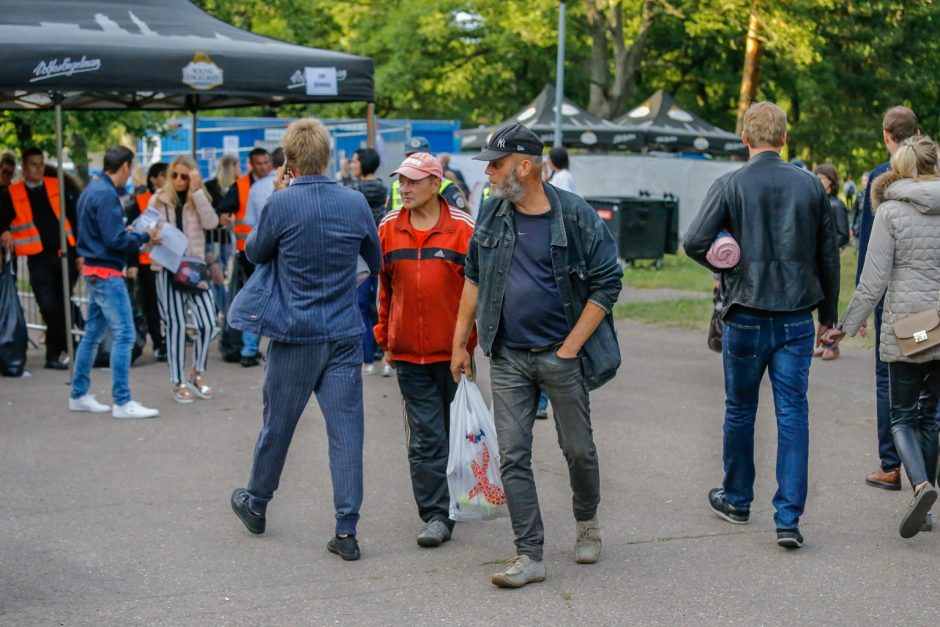 SEL sudrebino Klaipėdą: suplūdo minios gerbėjų