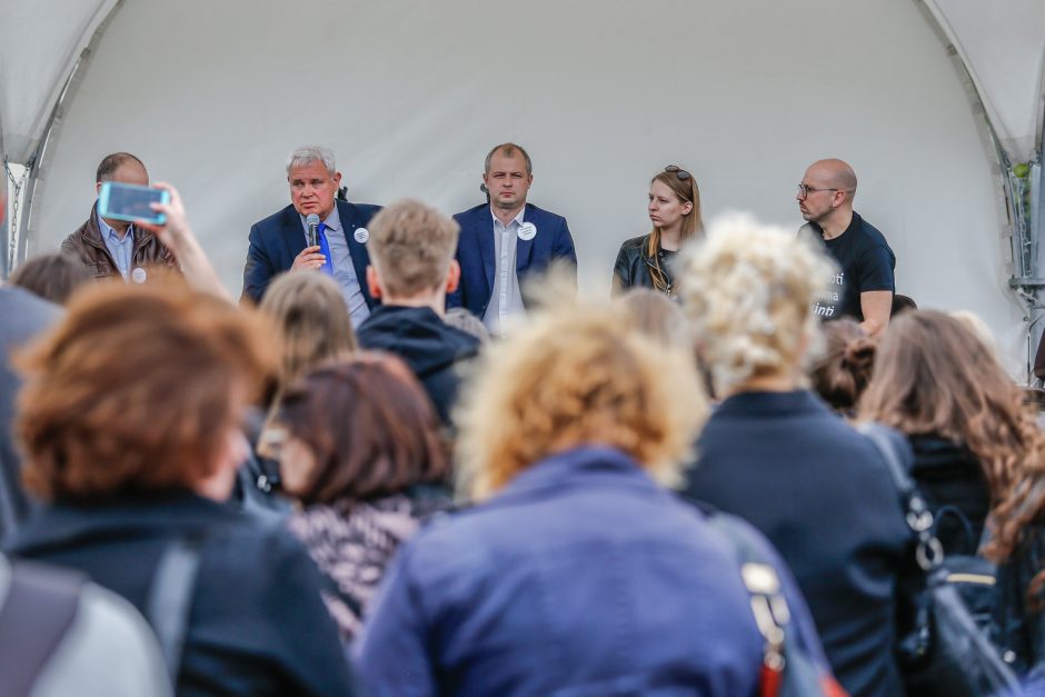 Klaipėdoje – aukštojo mokslo laidotuvių procesija