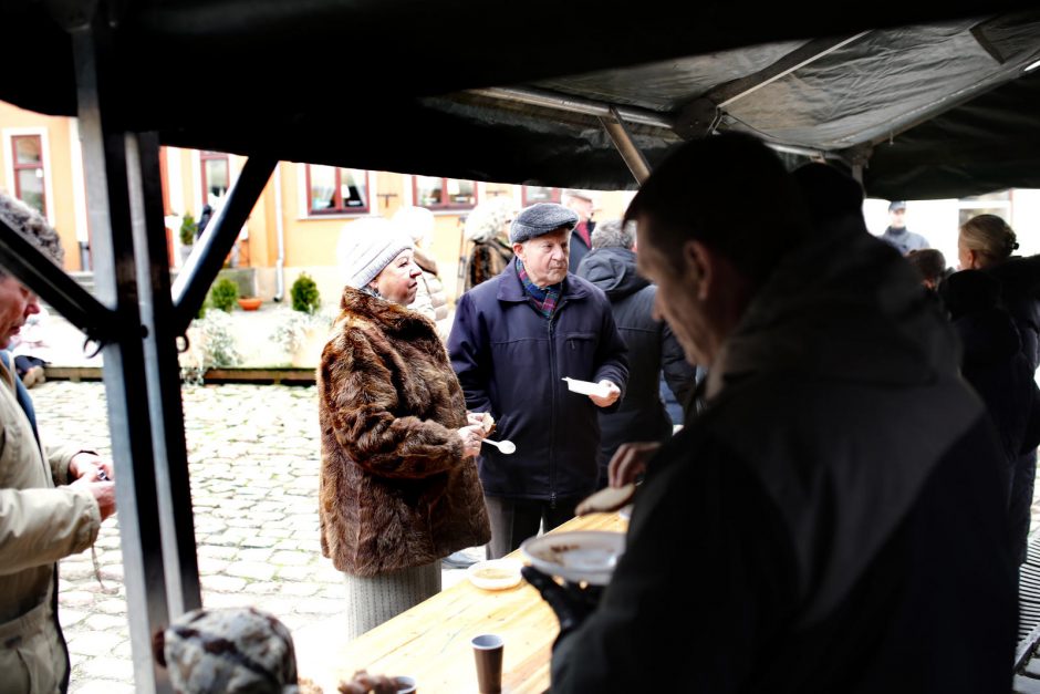 Žuvienė viliojo klaipėdiečius į Teatro aikštę