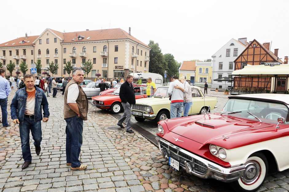 Į Jūros šventę tautiečius kvies senoviniai automobiliai