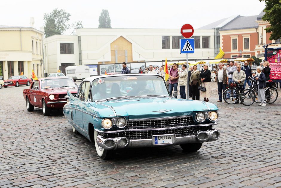 Į Jūros šventę tautiečius kvies senoviniai automobiliai