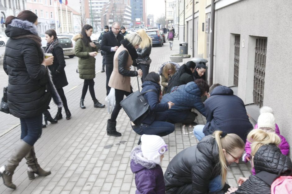 Uostamiestyje uždegtos gedulo liepsnelės