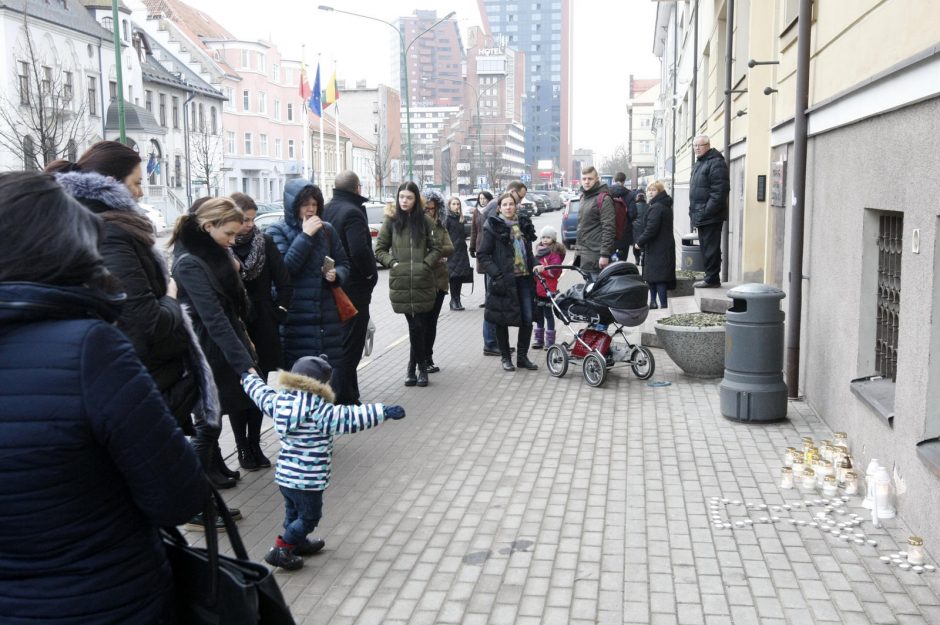 Uostamiestyje uždegtos gedulo liepsnelės