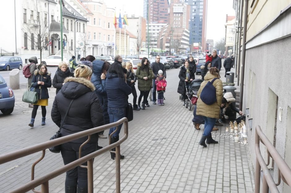 Uostamiestyje uždegtos gedulo liepsnelės