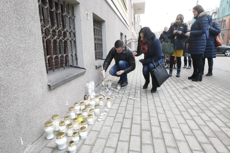 Uostamiestyje uždegtos gedulo liepsnelės