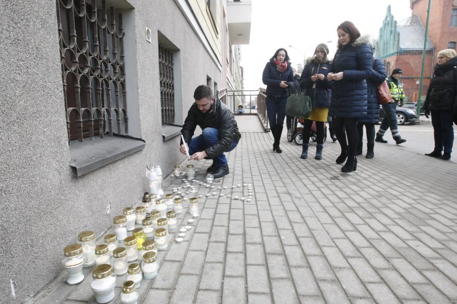 Uostamiestyje uždegtos gedulo liepsnelės