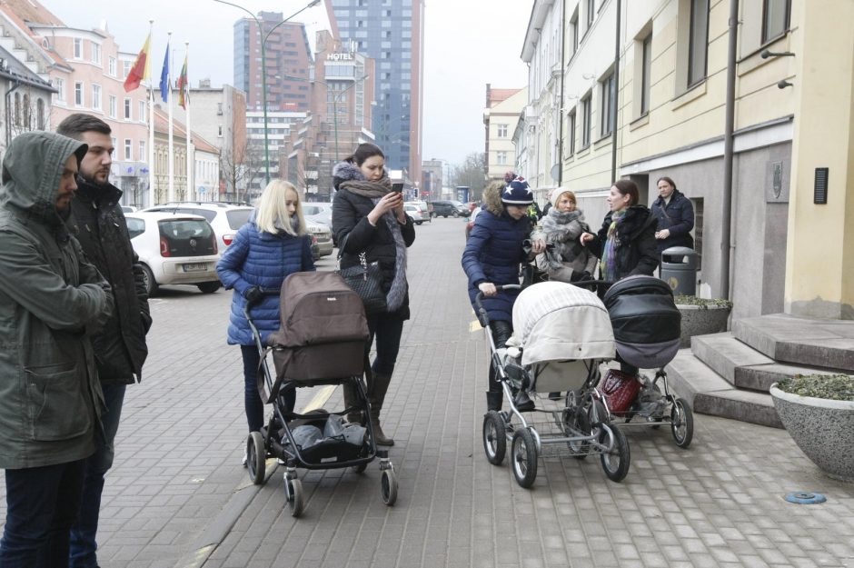 Uostamiestyje uždegtos gedulo liepsnelės