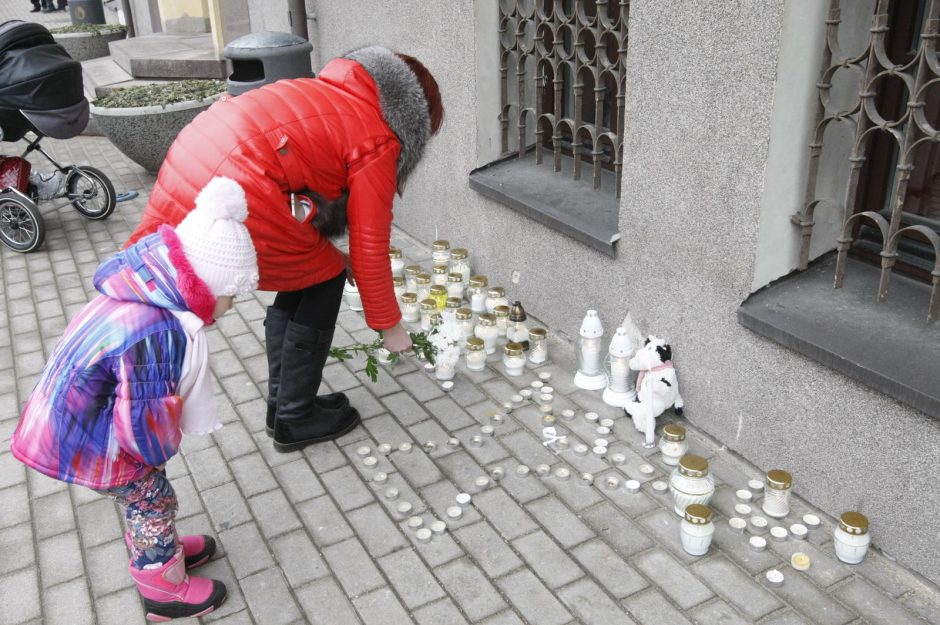 Uostamiestyje uždegtos gedulo liepsnelės