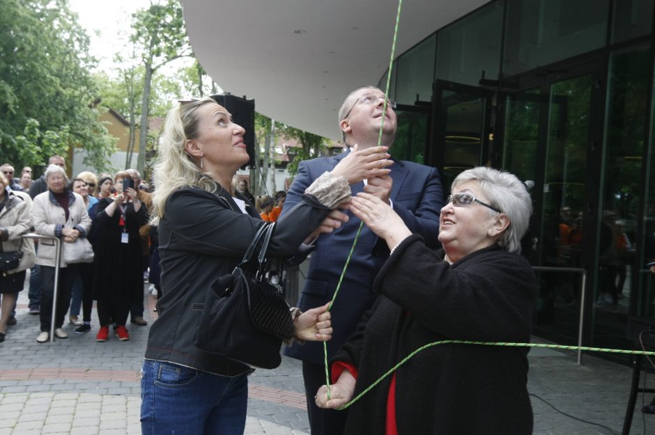 S. Povilaičio garbei – maestro autografas ant Palangos koncertų salės fasado