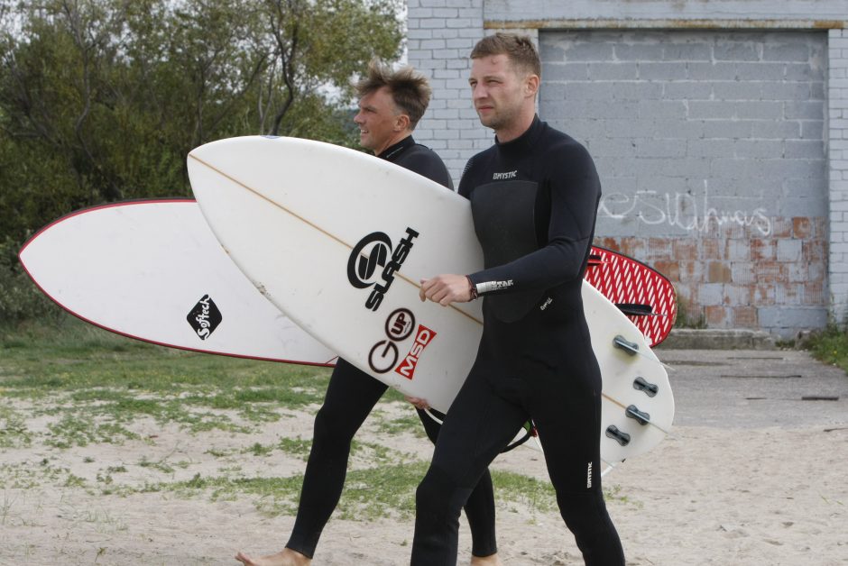 Ekstremalai jūroje gaudė bangas