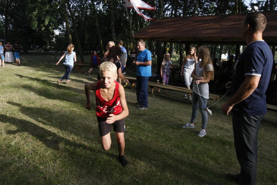 Sudmantuose kaimynai drauge palydėjo vasarą