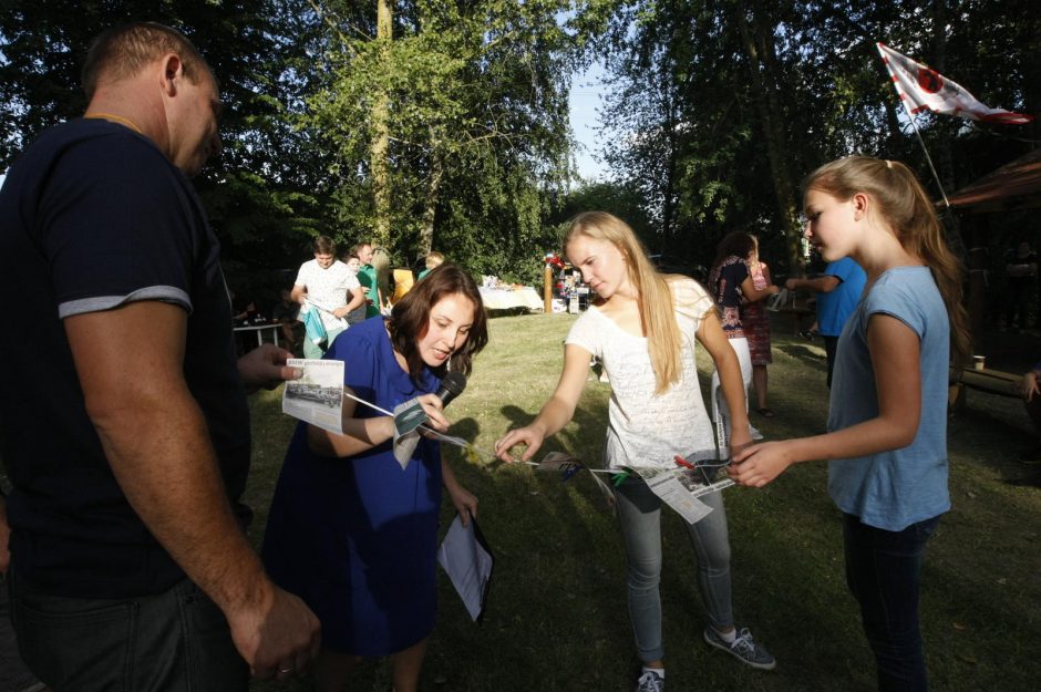 Sudmantuose kaimynai drauge palydėjo vasarą