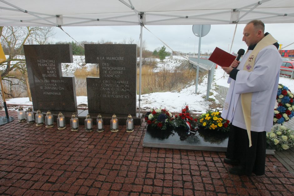 Prancūzų atminimui skirtas paminklas – kitoje vietoje