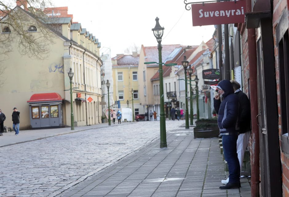 Koronavirusas Kaune: eilės maisto prekių parduotuvėse ir nusivylę jaunieji