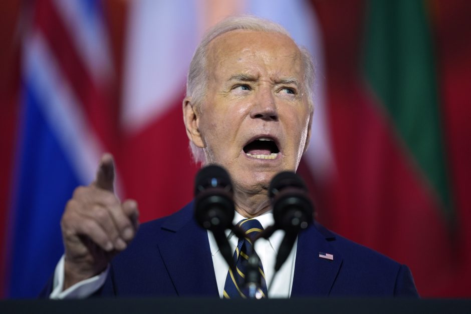 J. Bidenas paskelbė apie naujas oro gynybos sistemas Ukrainai