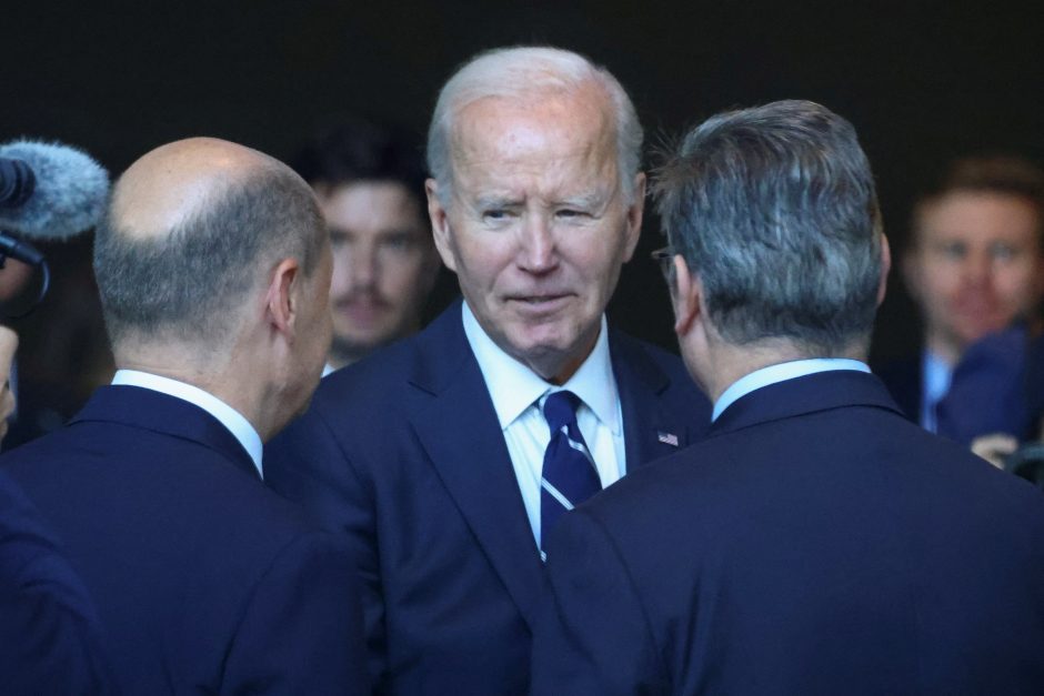 J. Bidenas Vokietijoje paragino NATO sąjungininkes toliau remti Ukrainą