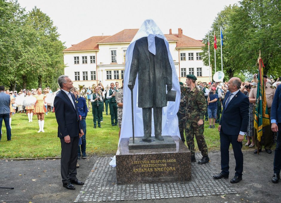 Vilniaus taryba pritaria idėjai pastatyti paminklą A. Smetonai, tačiau siekia būti įtraukta į konkurso komisiją