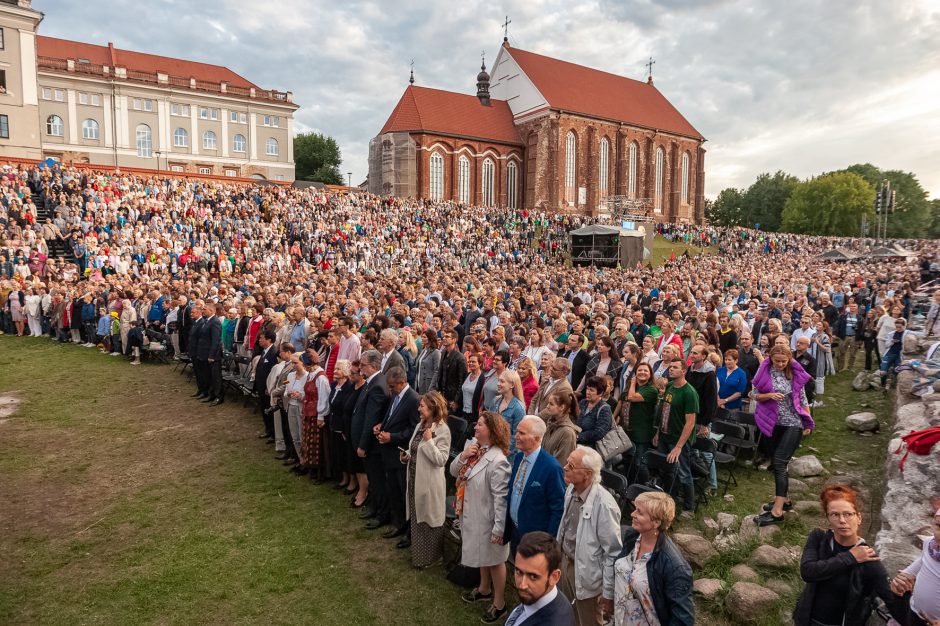 Tarp „Tautišką giesmę“ giedojusių keturių milijonų – tūkstančiai kauniečių balsų