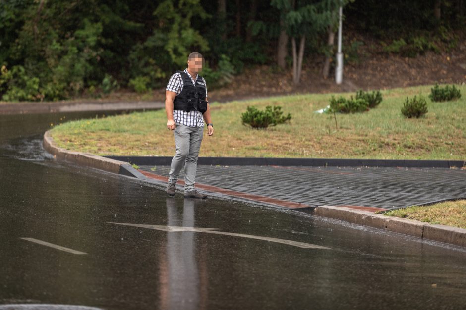 Kaune kelią užtvėrė policijos operacija