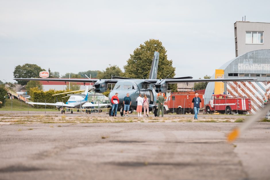 Aviacijos šventė Kaune: nuo skraidančios legendos iki didžiausios vėliavos nuleidimo