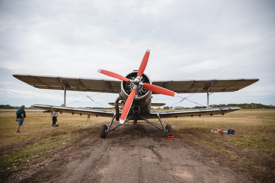 Aviacijos šventė Kaune: nuo skraidančios legendos iki didžiausios vėliavos nuleidimo