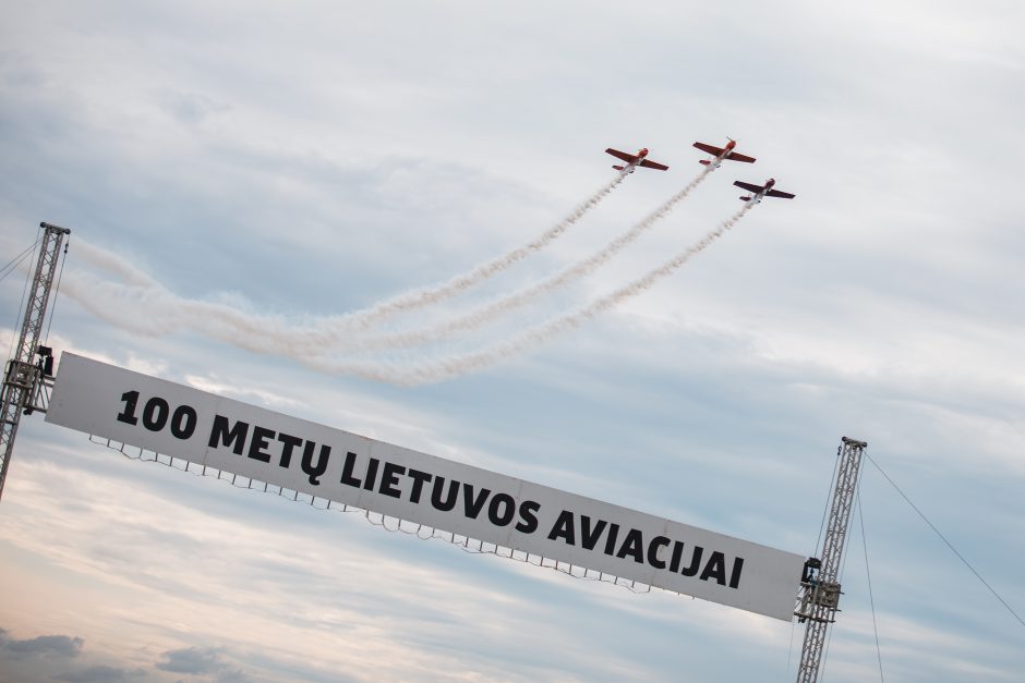 Aviacijos šventė Kaune: nuo skraidančios legendos iki didžiausios vėliavos nuleidimo