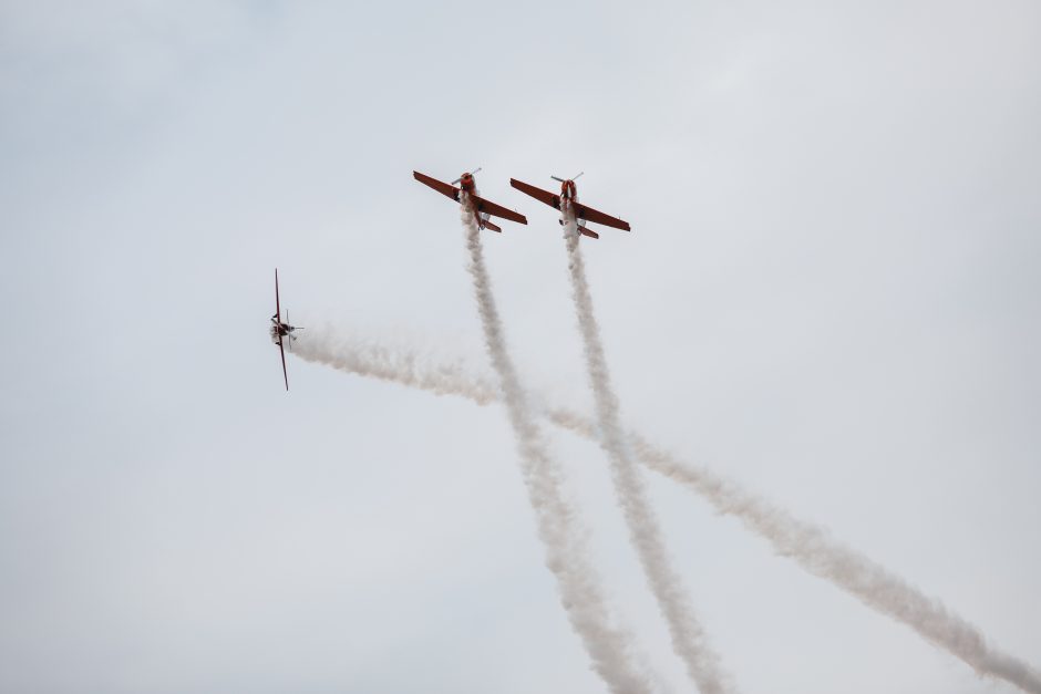 Aviacijos šventė Kaune: nuo skraidančios legendos iki didžiausios vėliavos nuleidimo