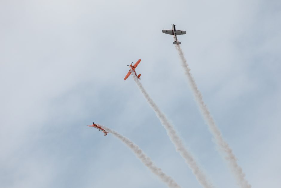 Aviacijos šventė Kaune: nuo skraidančios legendos iki didžiausios vėliavos nuleidimo