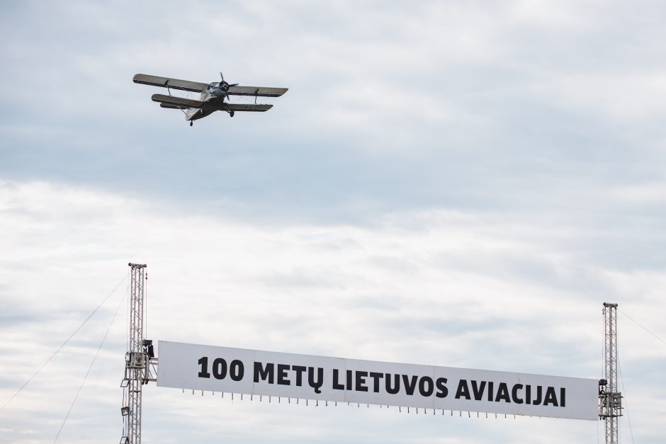 Aviacijos šventė Kaune: nuo skraidančios legendos iki didžiausios vėliavos nuleidimo