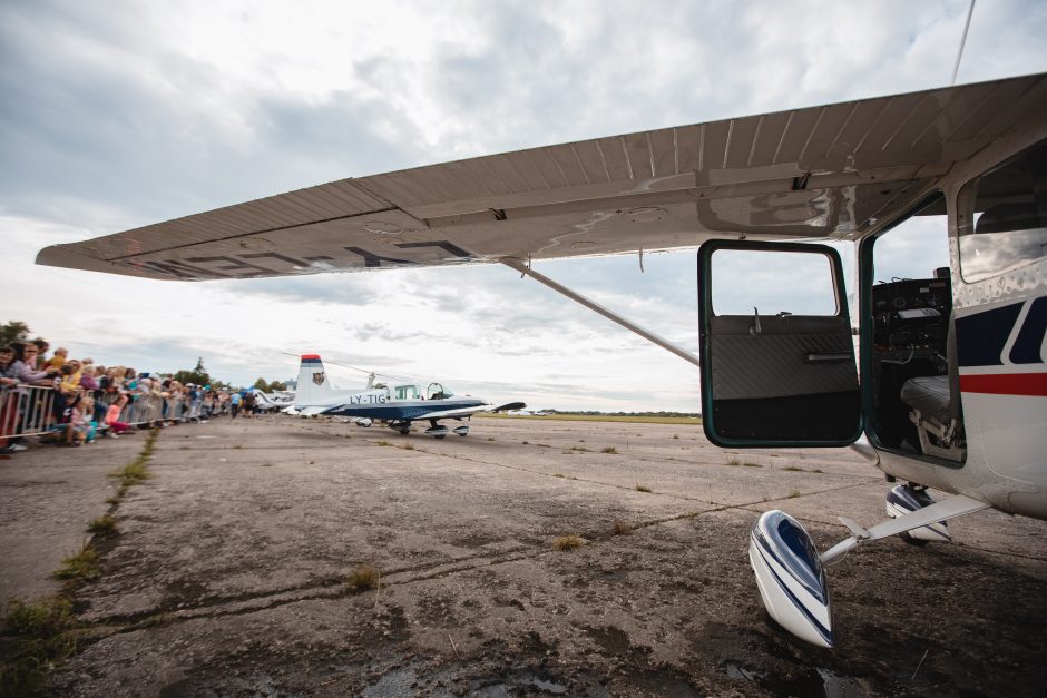 Aviacijos šventė Kaune: nuo skraidančios legendos iki didžiausios vėliavos nuleidimo