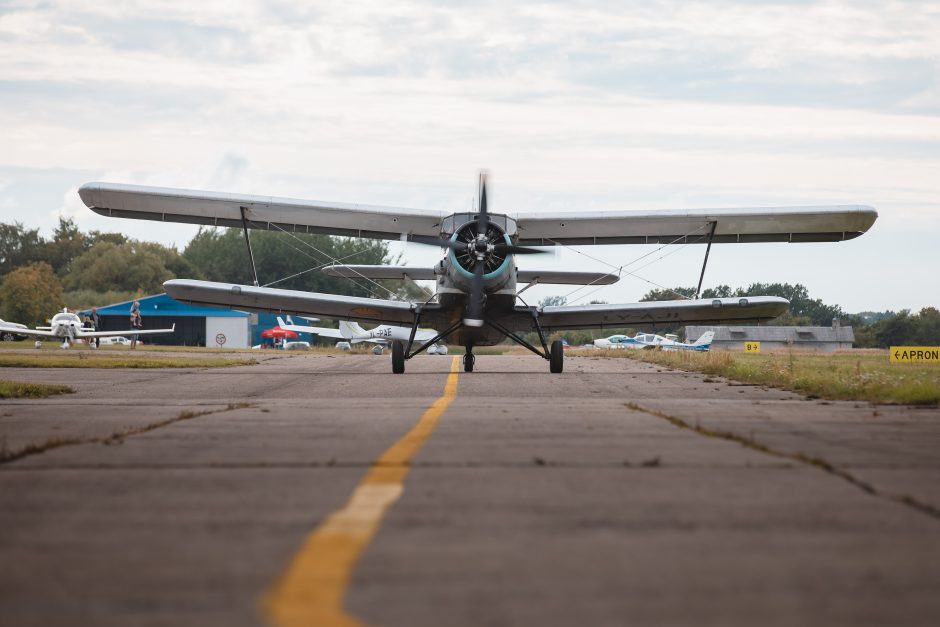 Aviacijos šventė Kaune: nuo skraidančios legendos iki didžiausios vėliavos nuleidimo