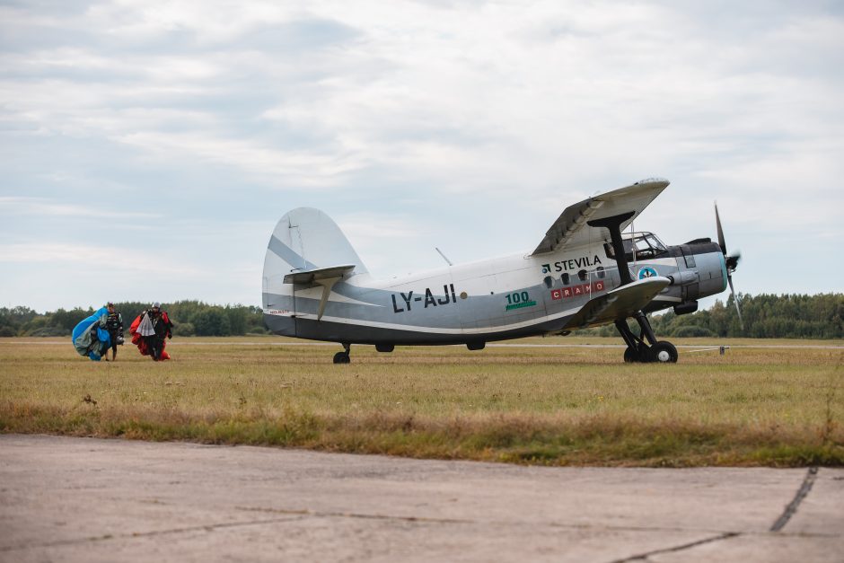 Aviacijos šventė Kaune: nuo skraidančios legendos iki didžiausios vėliavos nuleidimo