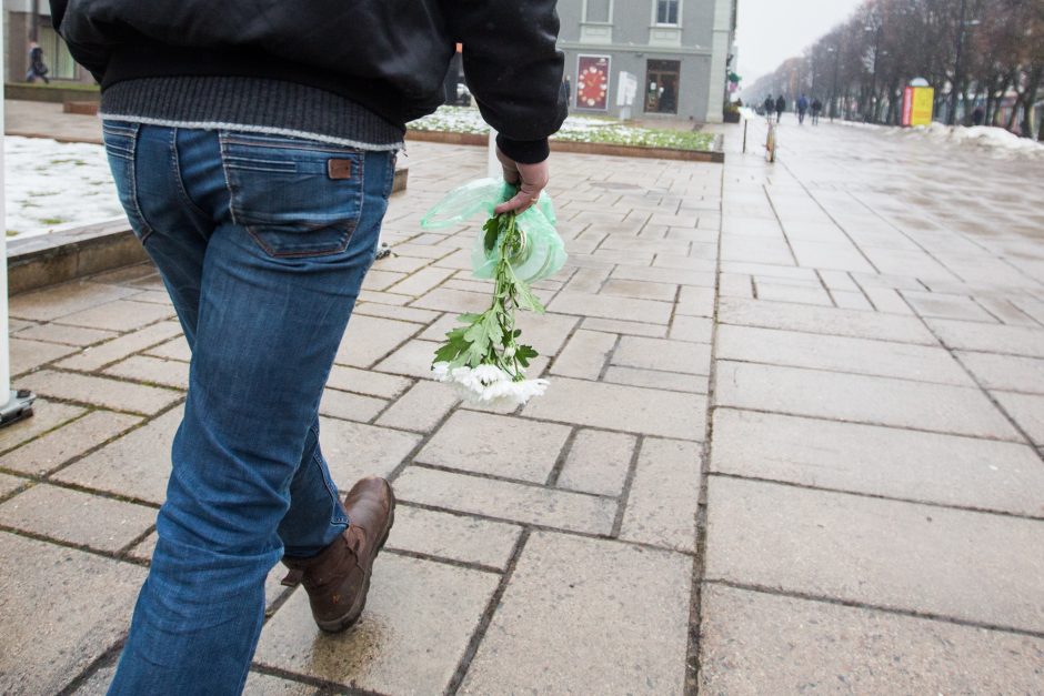 Kauniečiai liūdėjo ir piktinosi dėl Kėdainiuose užmušto vaiko