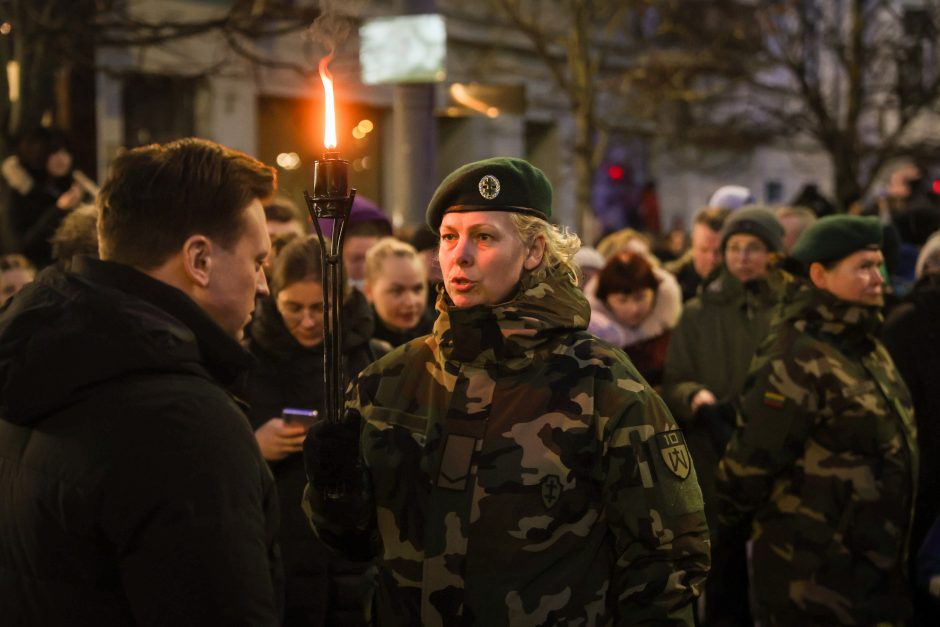 Gedimino prospekte suliepsnojo šešiolika Valstybės atkūrimo dienai skirtų laužų