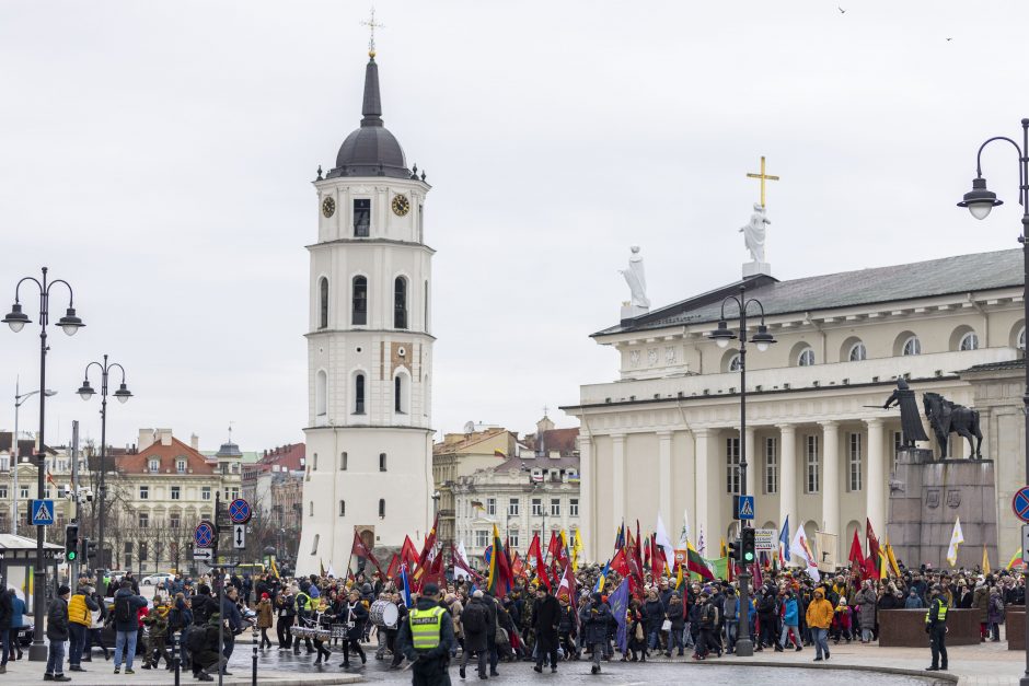 Lietuvos jaunimas Vasario 16-ąją mini eisenoje simboliniu valstybės keliu