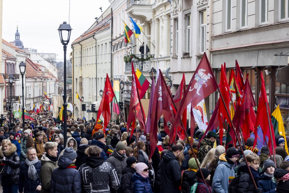 Lietuvos jaunimas Vasario 16-ąją mini eisenoje simboliniu valstybės keliu