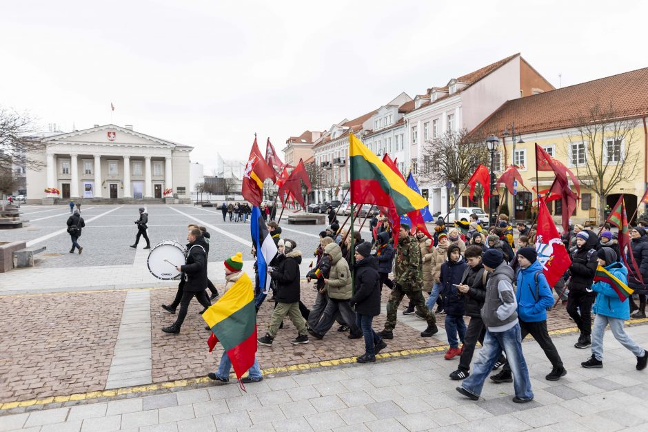 Lietuvos jaunimas Vasario 16-ąją mini eisenoje simboliniu valstybės keliu