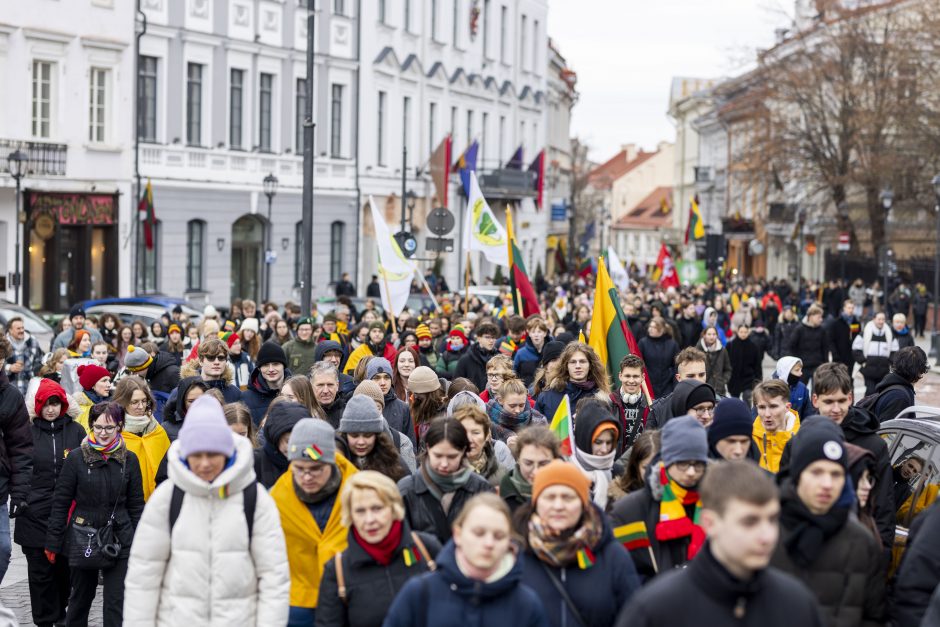 Lietuvos jaunimas Vasario 16-ąją mini eisenoje simboliniu valstybės keliu