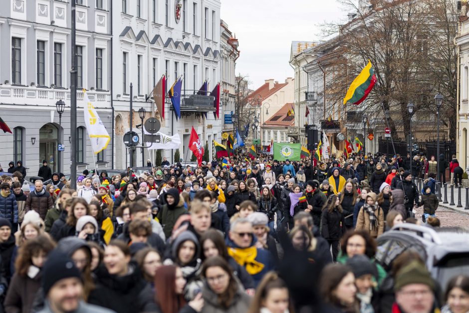 Lietuvos jaunimas Vasario 16-ąją mini eisenoje simboliniu valstybės keliu