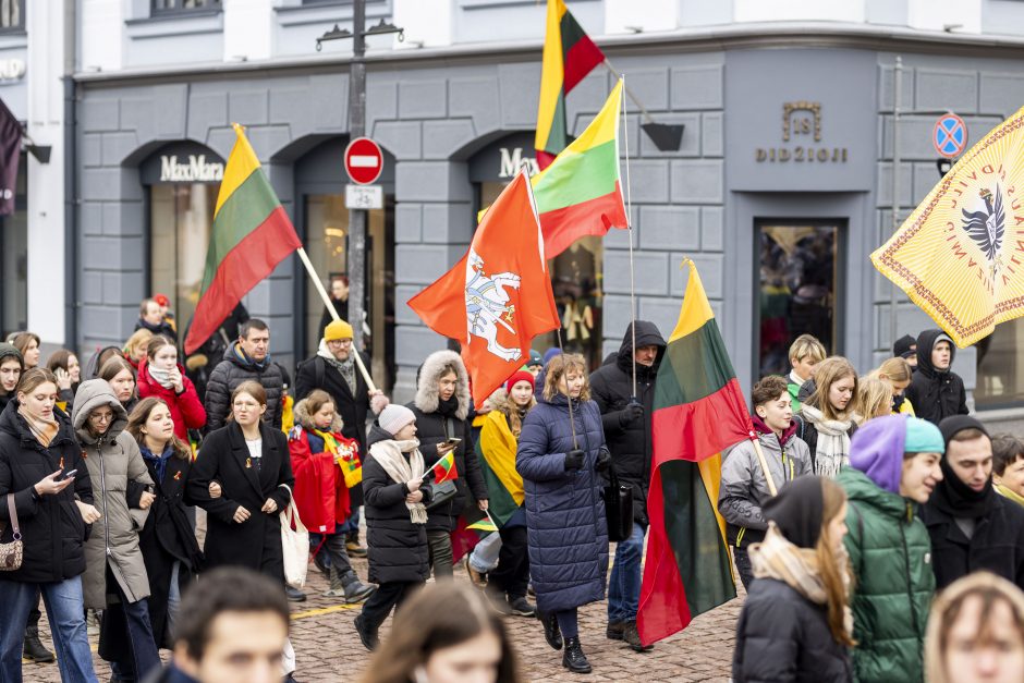 Lietuvos jaunimas Vasario 16-ąją mini eisenoje simboliniu valstybės keliu